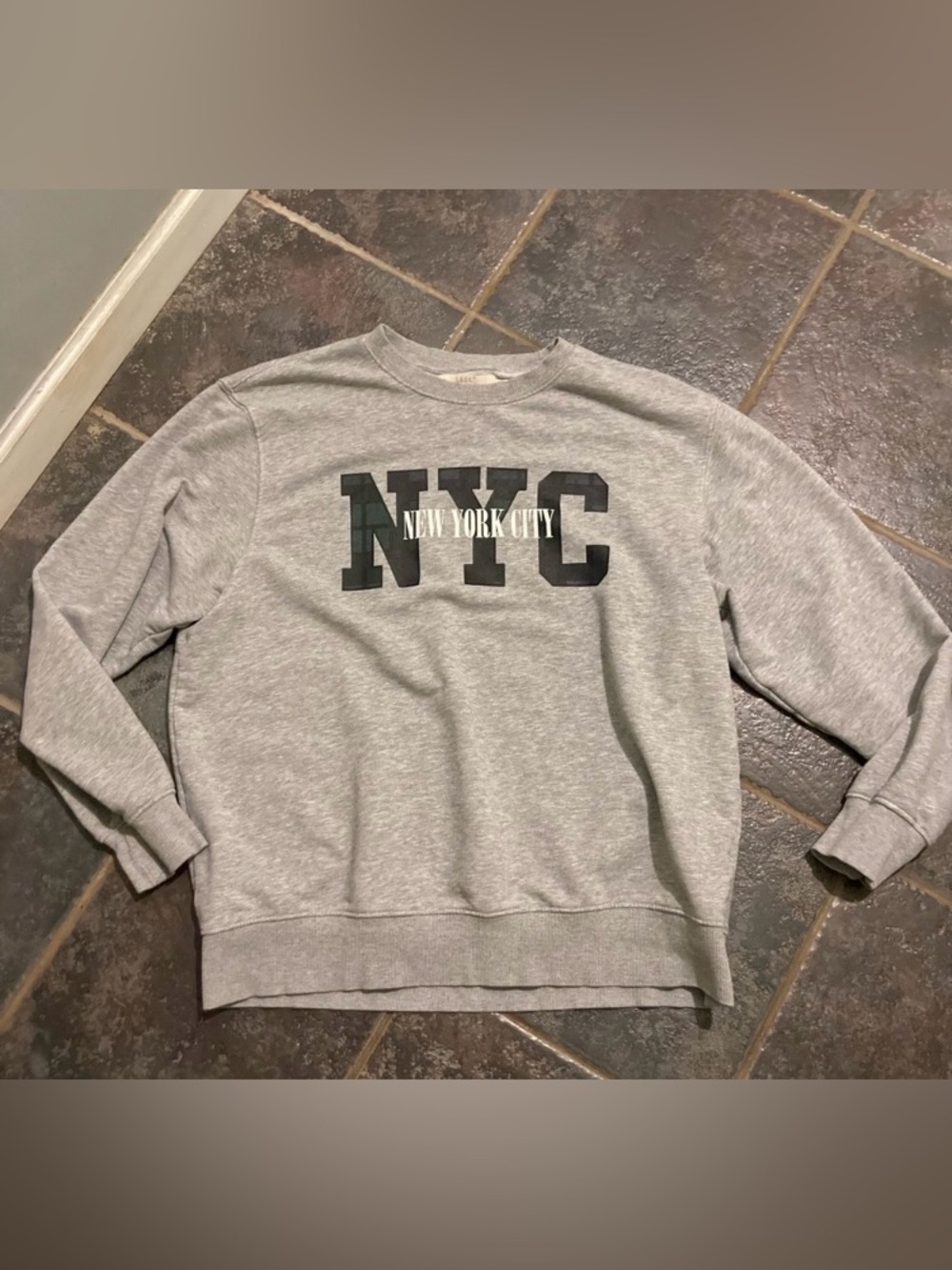 H&M Classic Gray NYC Crewneck Sweatshirt - New York City Women’s Size L
